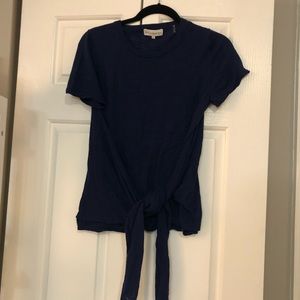 Navy blue white and warren small top